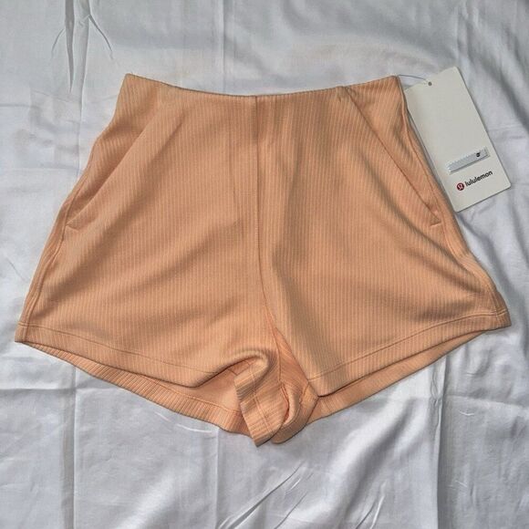 NWT Lululemon Ribbed Softstreme High Rise Short Size 0 2” Peach Bellini - Picture 1 of 5